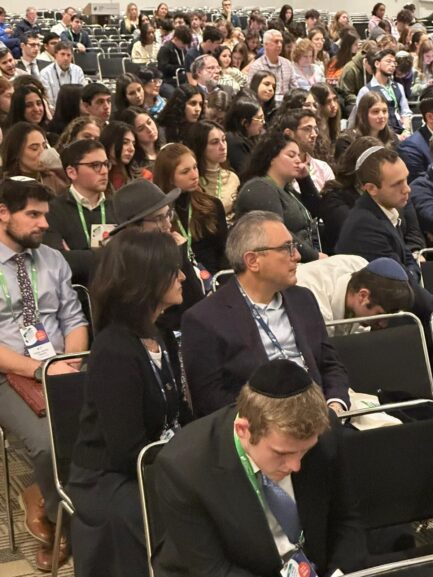 michael-oren-high-school students-town-hall